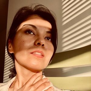 Meet your Posher, Naela